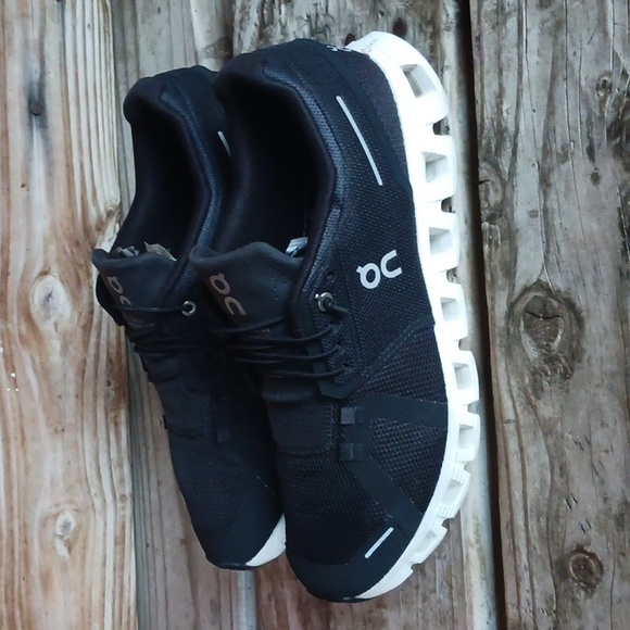 On cloud running shoes - Picture 3 of 13